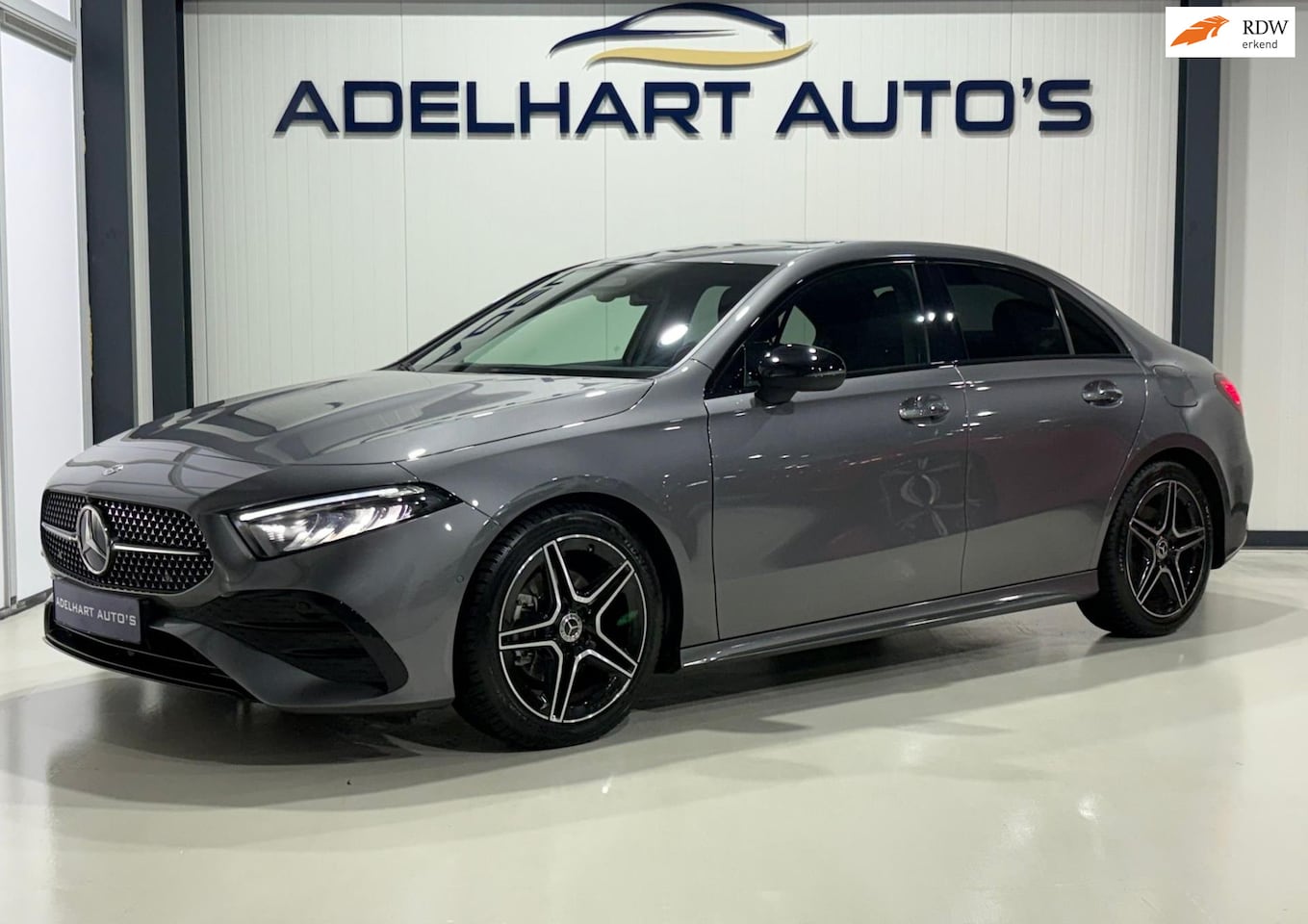 Mercedes-Benz A-klasse - 200 AMG Line Automaat Night Pakket / Navigatie full Map / Cruise Control / Climate Control - AutoWereld.nl