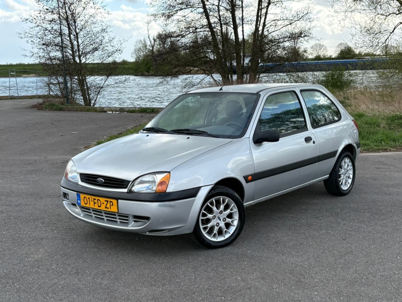 Ford Fiesta - 1.3 First Edition AIRCO IJSKOUD APK Elektr Ramen - AutoWereld.nl