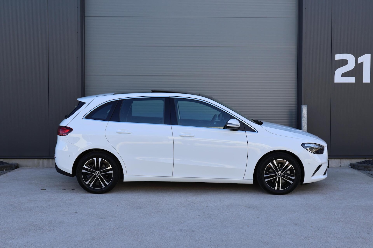 Mercedes-Benz B-klasse - 200 Luxury Line / Panoramadak / Stuurwielverwarming / Stoelverwarming - AutoWereld.nl