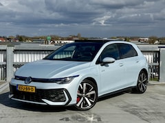 Volkswagen Golf - 1.5 eHybrid GTE | Pano | IQ | 360° | HUD