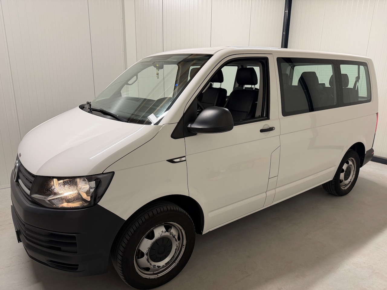 Volkswagen Transporter Kombi - 2.0 TSI L1H1 BENZINE personenbus automaat - AutoWereld.nl