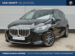 BMW 2-serie Active Tourer - 225e xDrive M Sport Automaat / Panoramadak / Sportstoelen / Achteruitrijcamera / M Adaptie