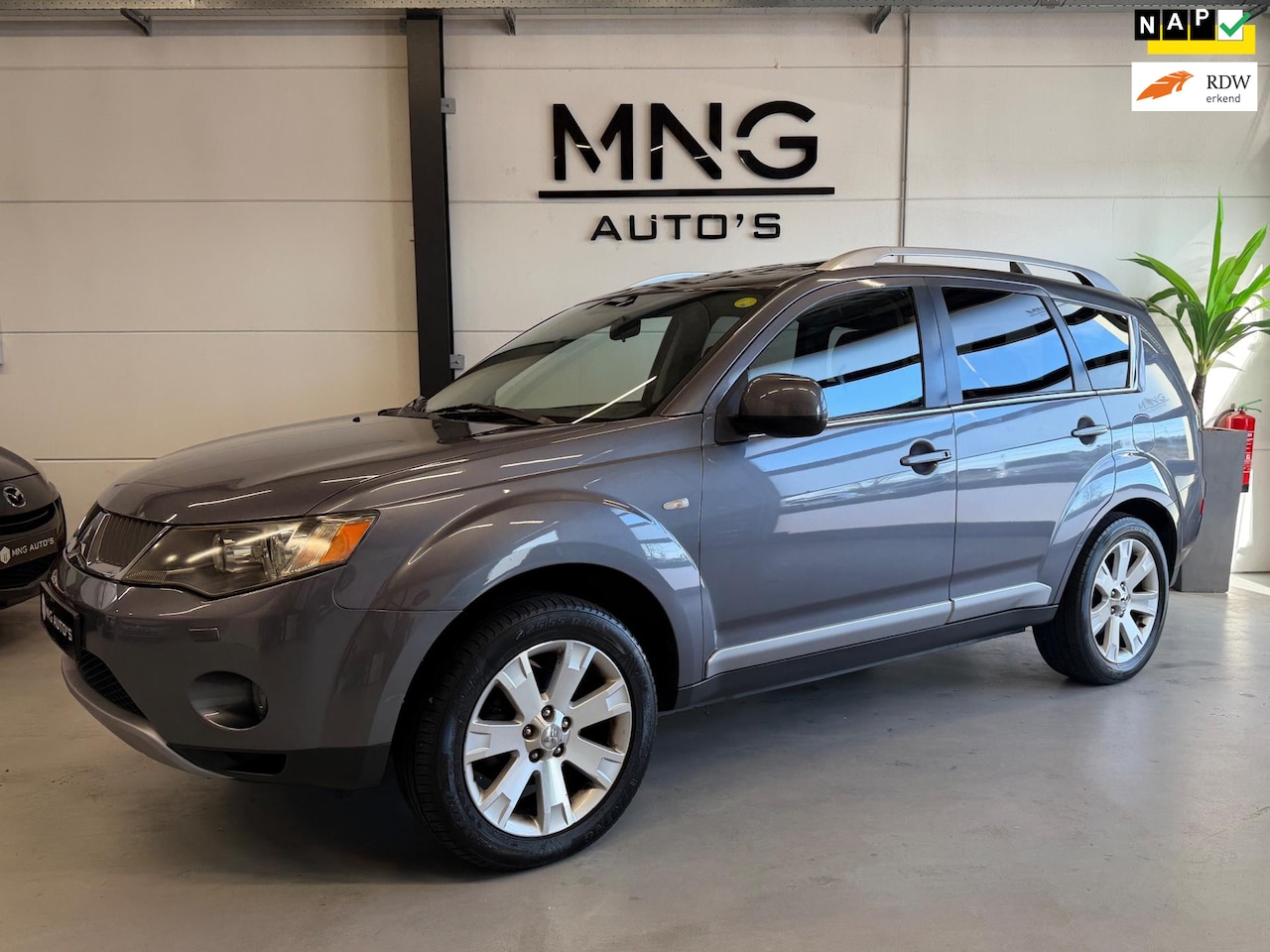 Mitsubishi Outlander - 2.4 Instyle|PANO|LEDER|KEYLESS|VOL!| - AutoWereld.nl