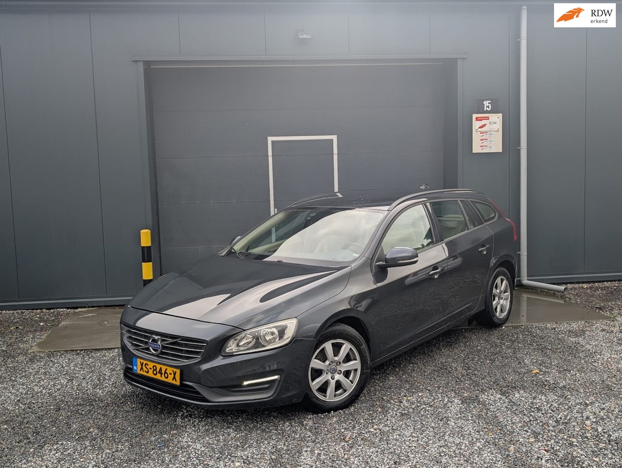 Volvo V60 - 1.6 D2 R-Design Leder Airco Automaat - AutoWereld.nl