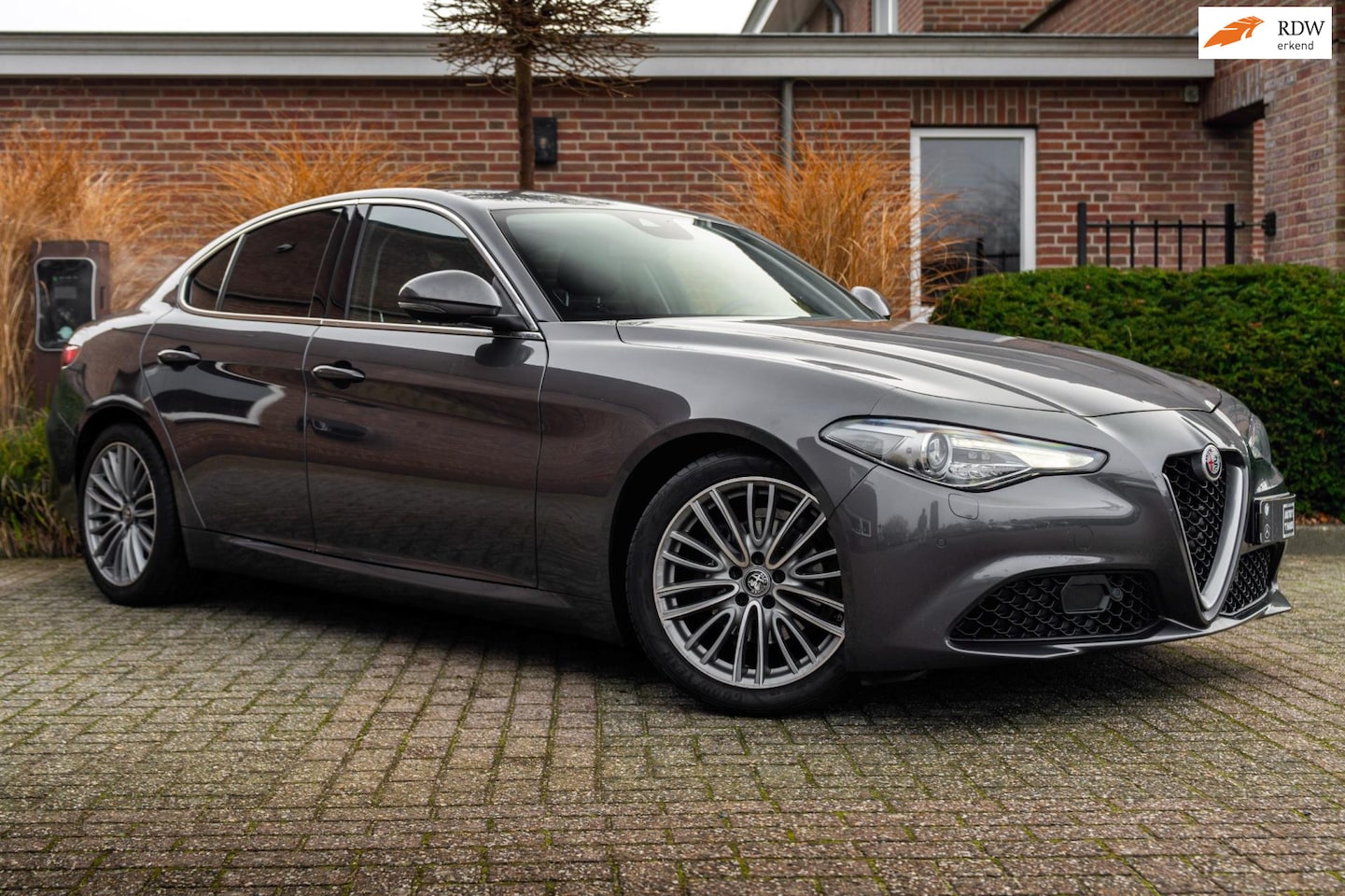 Alfa Romeo Giulia - 2.0T Super 200 PK Aut. Stoel/Stuurverw. Leder Keyless Camera 18'' - AutoWereld.nl