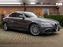 Alfa Romeo Giulia - 2.0T Super 200 PK Aut. Stoel/Stuurverw. Leder Keyless Camera 18''
