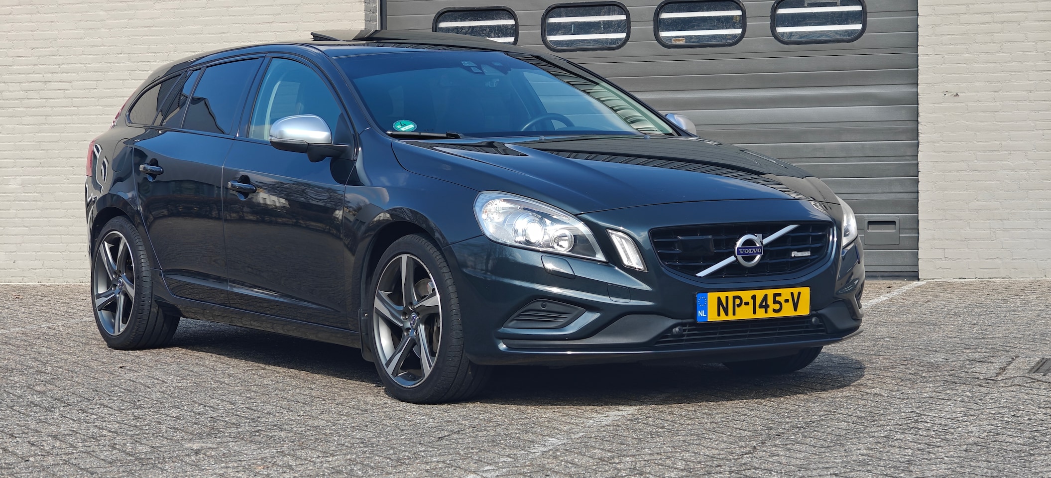 Volvo V60 - 3.0 T6 AWD R-Design - AutoWereld.nl