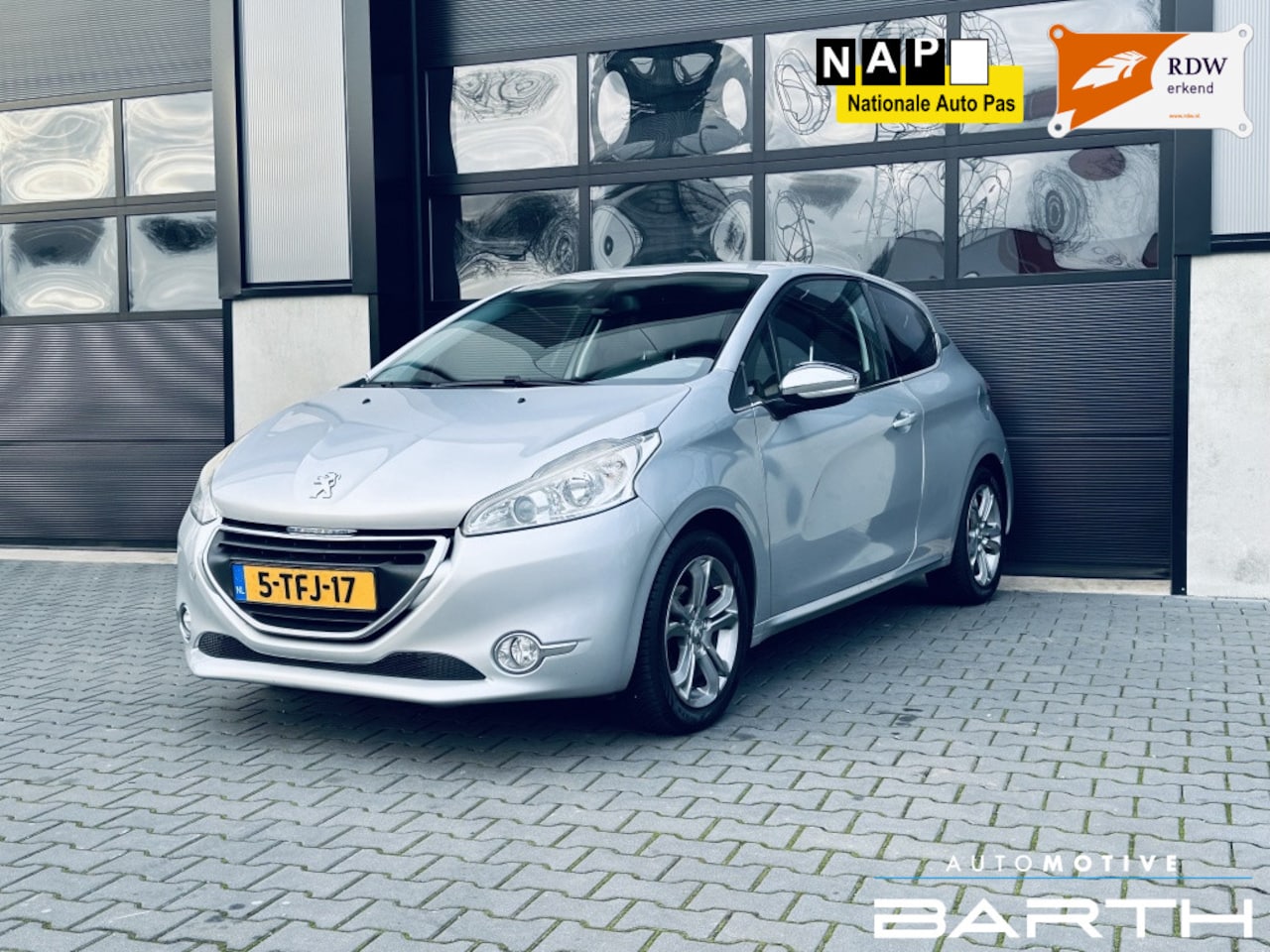 Peugeot 208 - 1.2 VTi Allure | Clima | Navi | Cruise | Netjes | - AutoWereld.nl