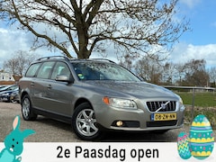 Volvo V70 - 2.5T Kinetic | LEder + Navi + Clima + Cruise nu €8.975,