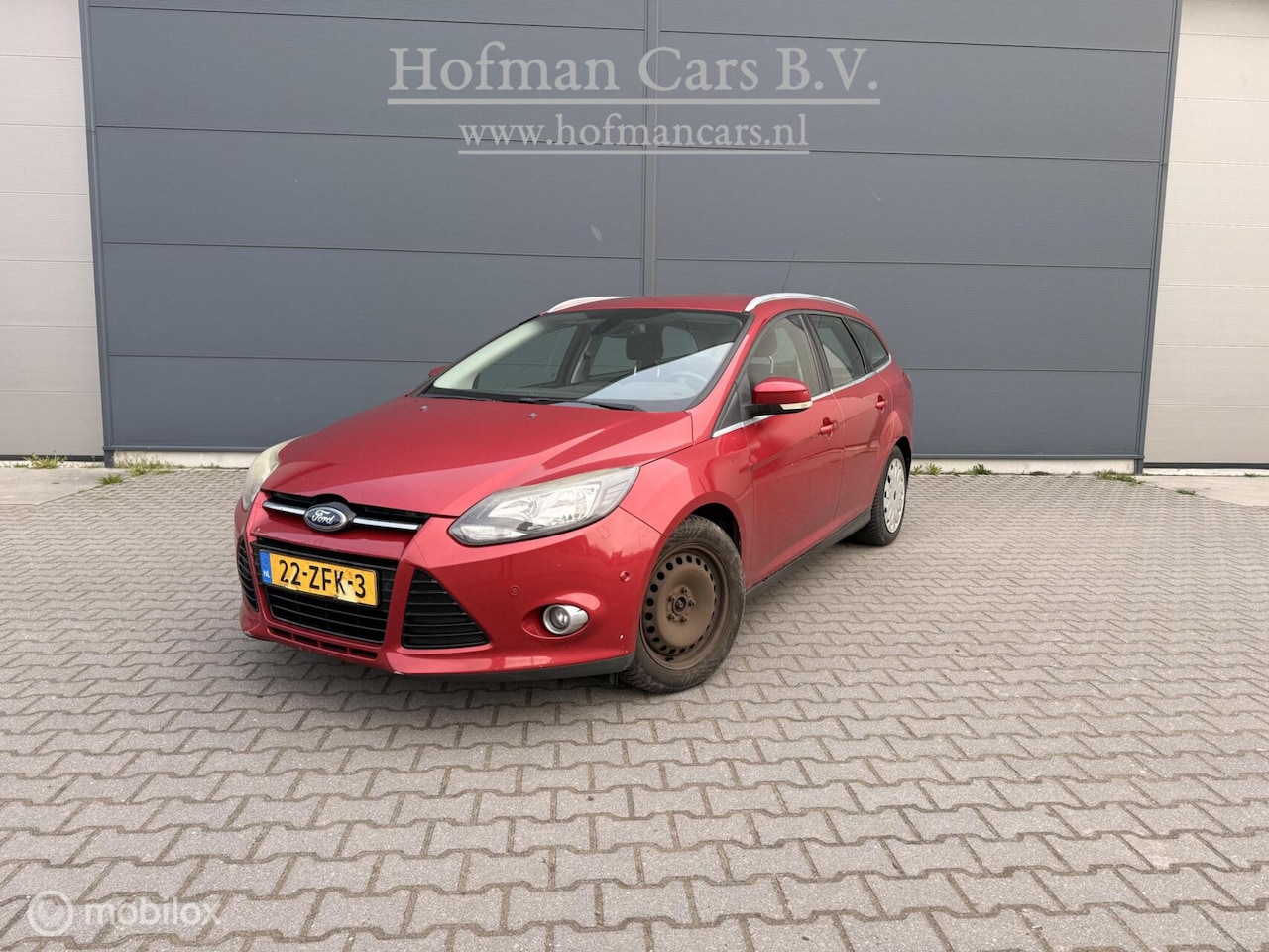 Ford Focus Wagon - 1.6 TDCI Titanium Rood | Trekhaak | All Season - AutoWereld.nl