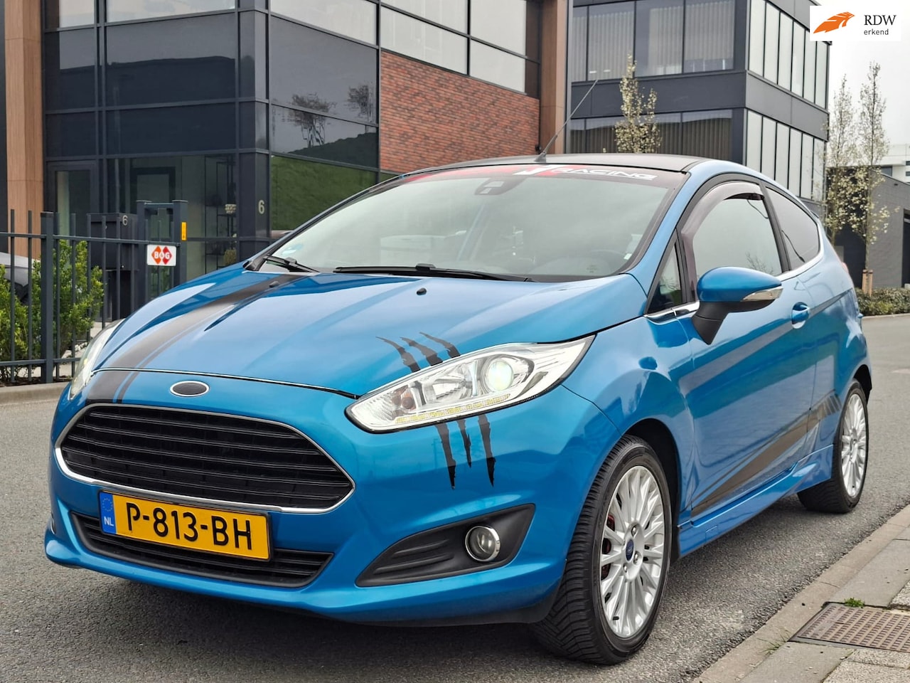 Ford Fiesta - 1.0 EcoBoost Titanium/Stoelverw./NAP/LED/Airco/Elekt.ramen/APK! - AutoWereld.nl