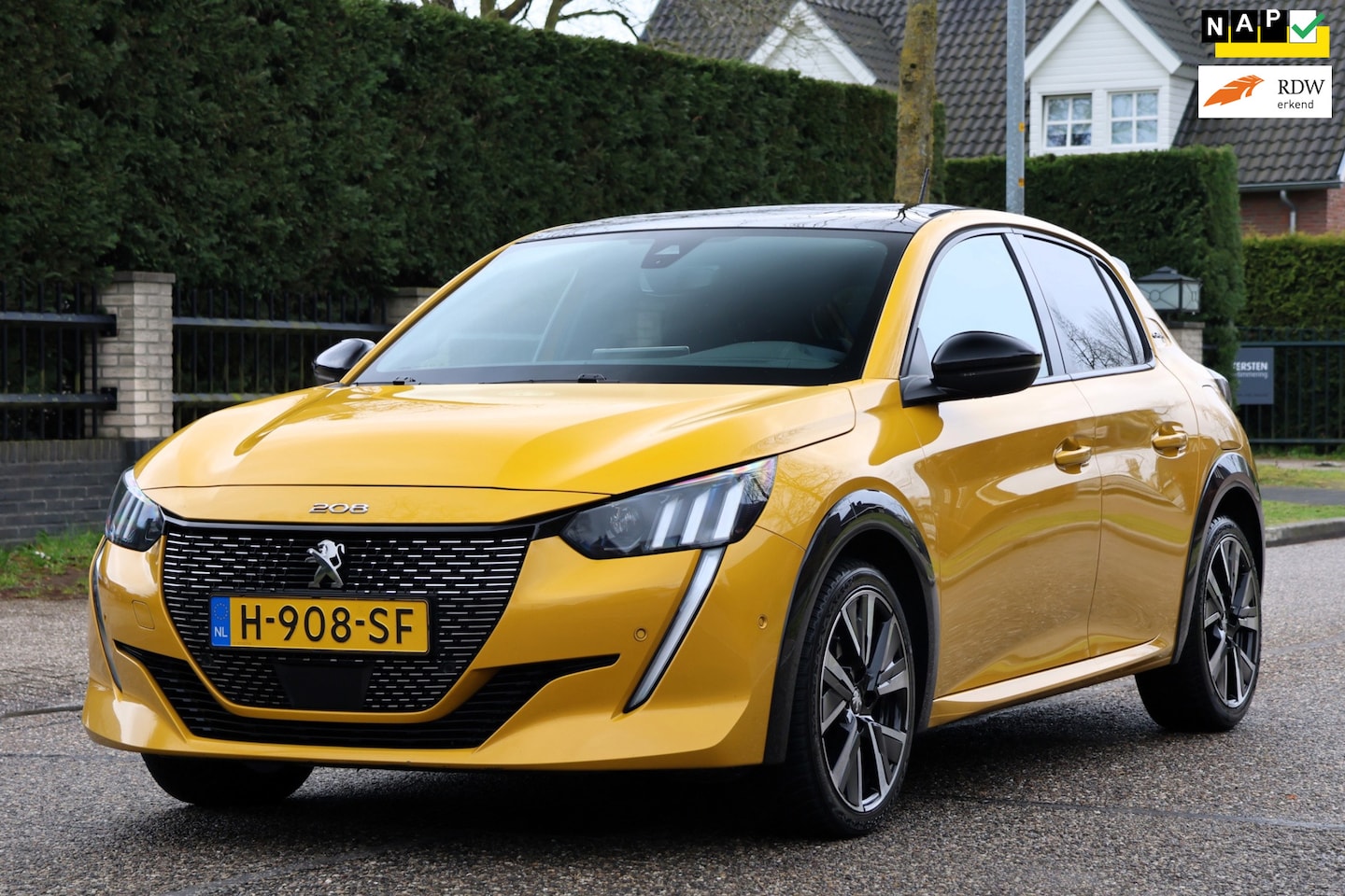 Peugeot 208 - 1.2 PureTech GT-Line | AUTOMAAT | PANO | CARPLAY | CRUISE | CAMERA | CLIMA | ZEER MOOIE GO - AutoWereld.nl