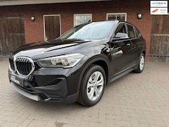 BMW X1 - XDrive25e High Executive| Panoramadak| Navi| Cruise| Stoelverwarming