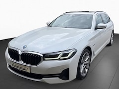 BMW 5-serie Touring - 530e * LASER, NAVI+, DAKOTA LEDER, PANORAMA, HuD, KEYLESS, MEM, 38k onder NP * 1e EIG - UN