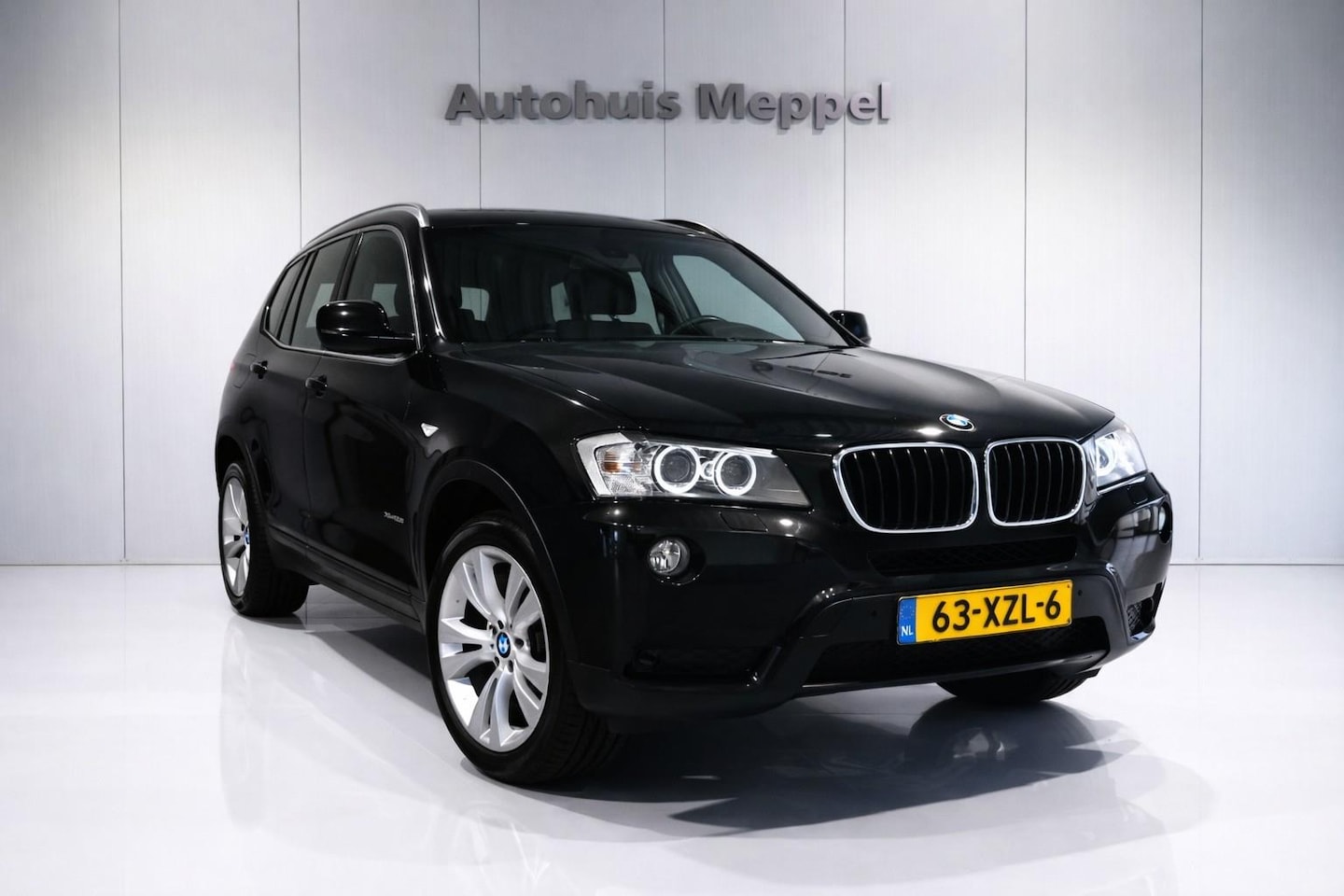 BMW X3 - XDrive 20i Automaat Xenon | Navigatie | Trekhaak | HiFi | M-leerstuurwiel | - AutoWereld.nl