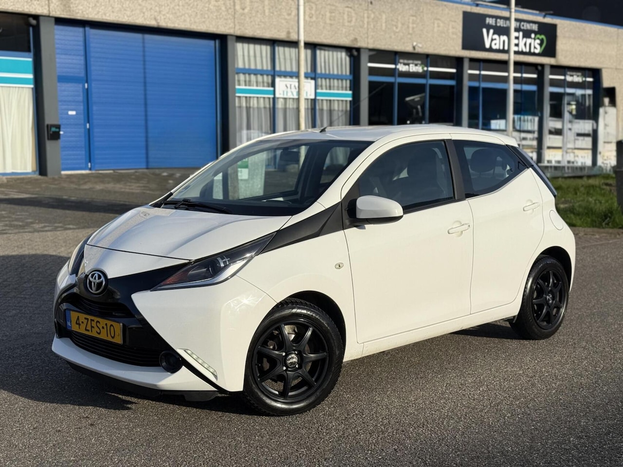 Toyota Aygo - 1.0 5-DRS VVT-i x-play Airco Cruise Camera BT - AutoWereld.nl