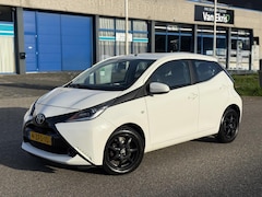 Toyota Aygo - 1.0 5-DRS VVT-i x-play Airco Cruise Camera BT