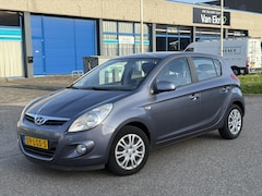 Hyundai i20 - 1.2i 5-DRS 2010 Airco Sensoren Aux NL Auto