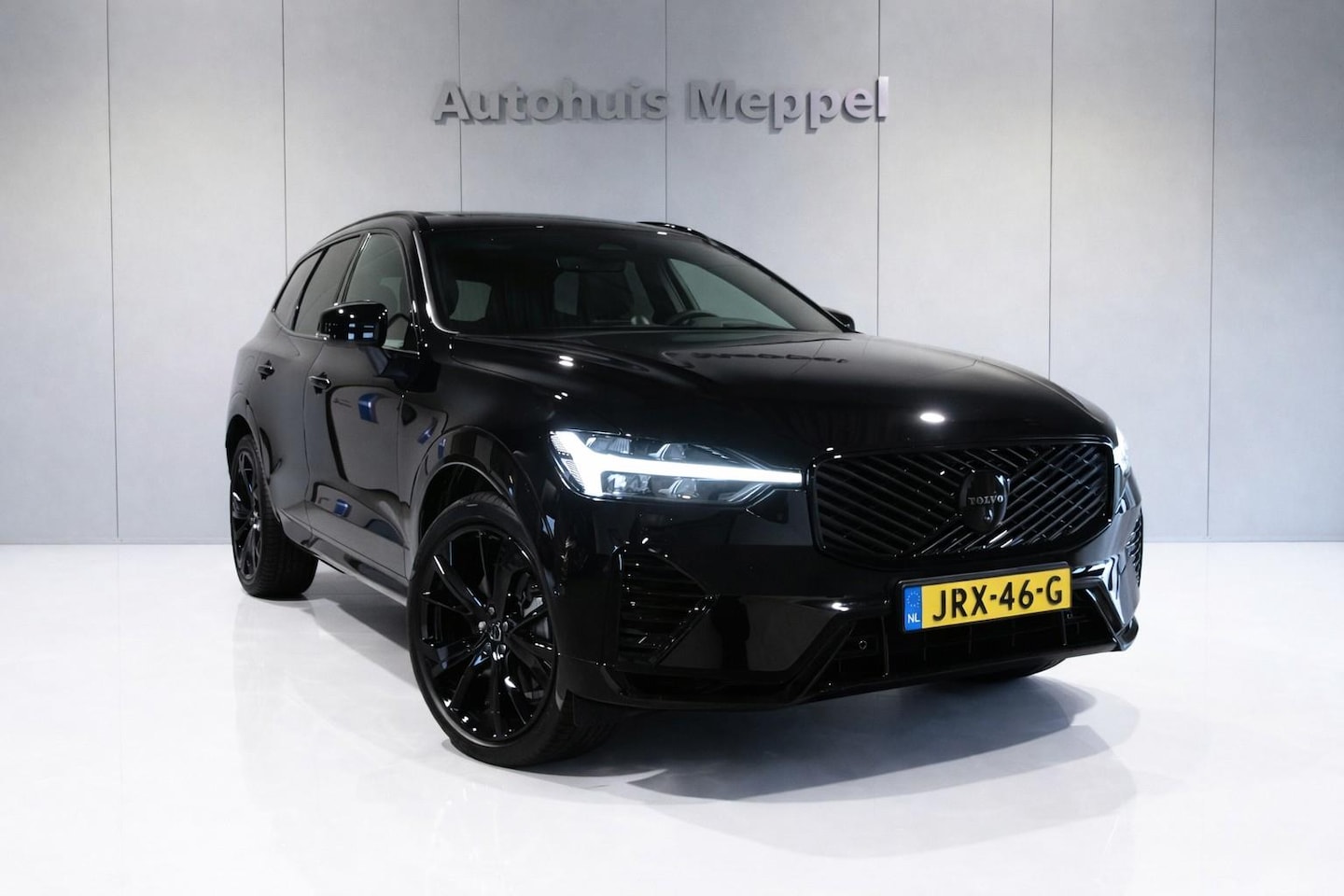 Volvo XC60 - T6-AWD Black-Ultra| NEW | B&W|Luchtvering|Trekhaak|Pano |HUD|Massage|Facelift | Range 70KM - AutoWereld.nl