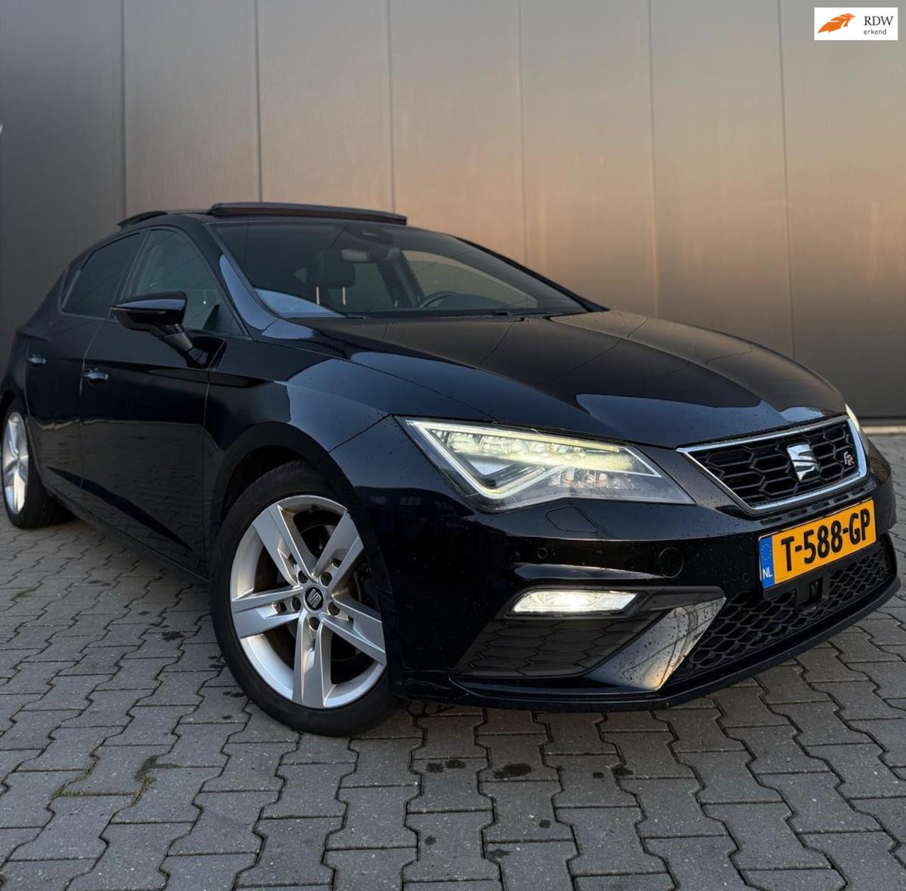 SEAT Leon - 2.0 TSI FR Business Intense 2.0 TSI FR Business Intense - AutoWereld.nl