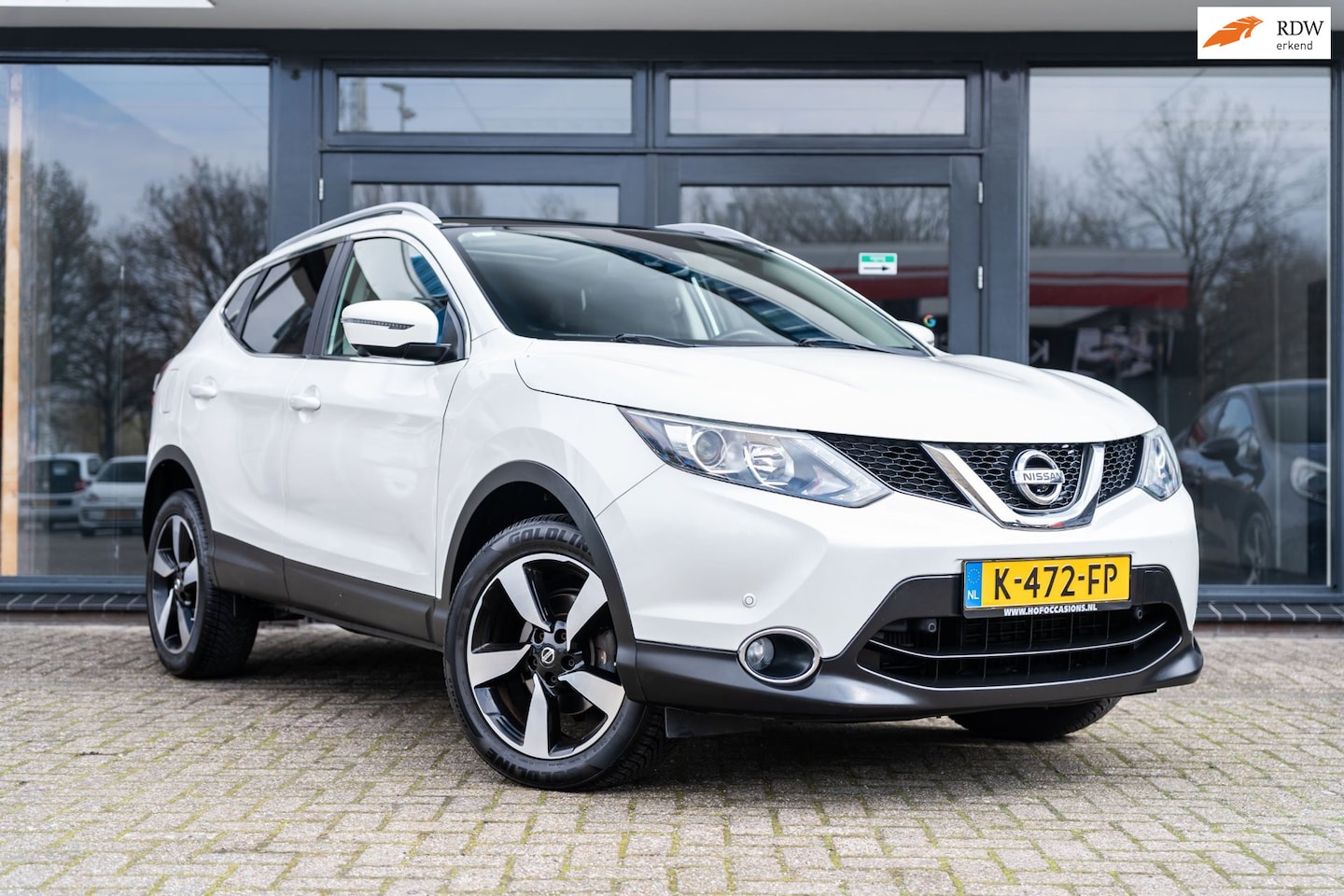 Nissan Qashqai - 1.6 Tekna Trekhaak Stoelvw 360° Panoramadak - AutoWereld.nl