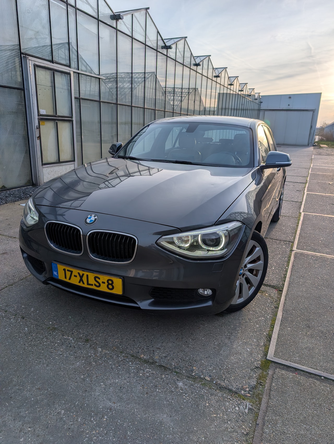 BMW 1-serie - 118i Business+ 118 118i Business+ Automaat / Leer / Cruise/ Airco / NAP / NAV / Lage KM - AutoWereld.nl