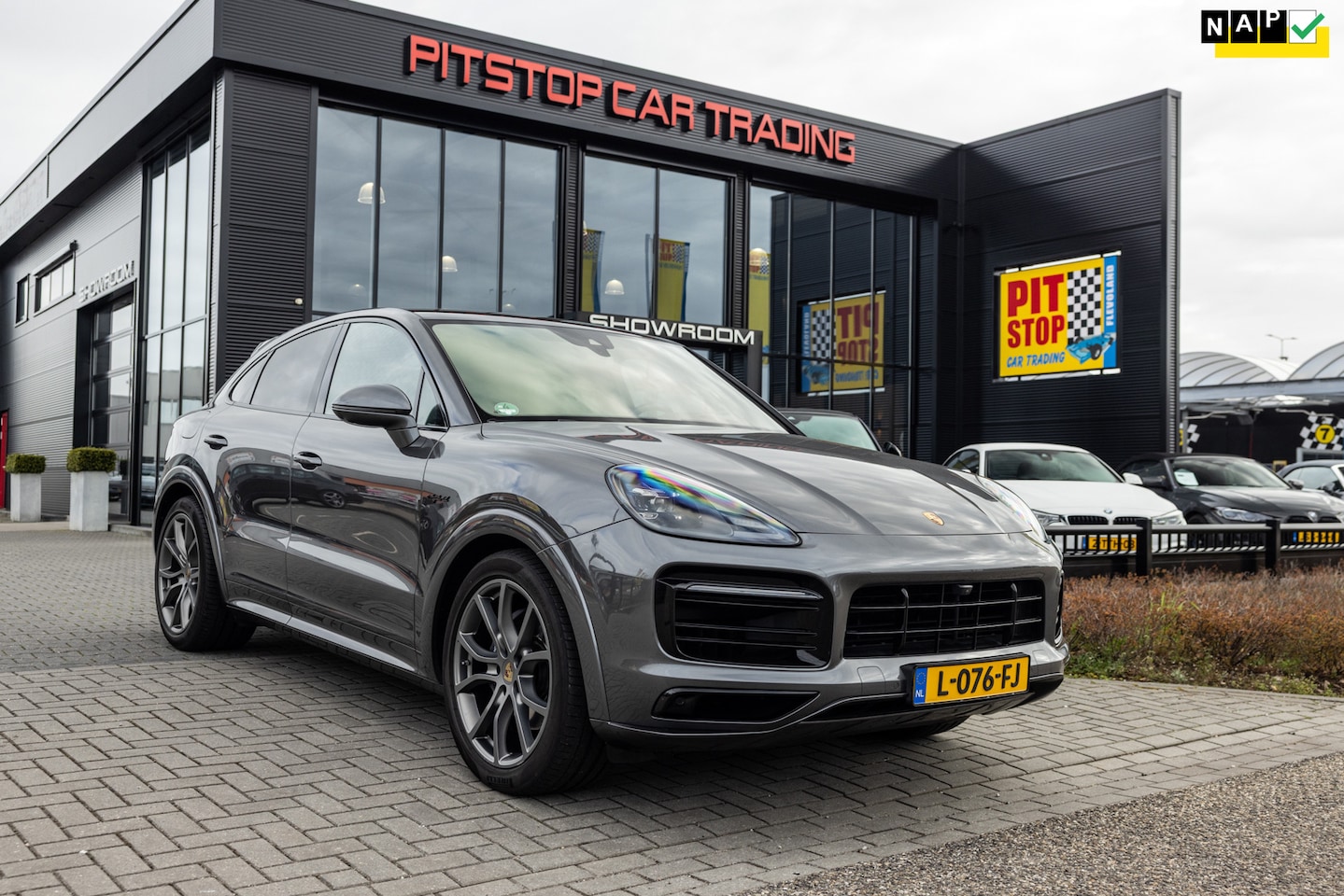 Porsche Cayenne Coupé - 3.0 E-Hybrid 3.0 E-Hybrid, NAP, Massage, SportDesign, Trekhaak! - AutoWereld.nl
