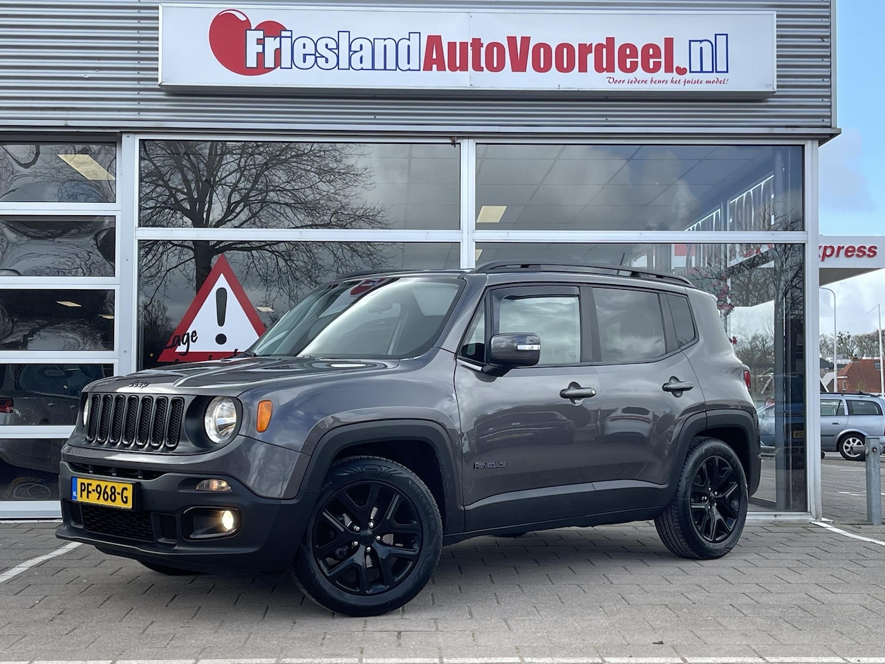 Jeep Renegade - 1.4 MultiAir Night Eagle /Cruise/Airco/Trekhaak/Onderhoudshistorie/APK 04-2027/ - AutoWereld.nl