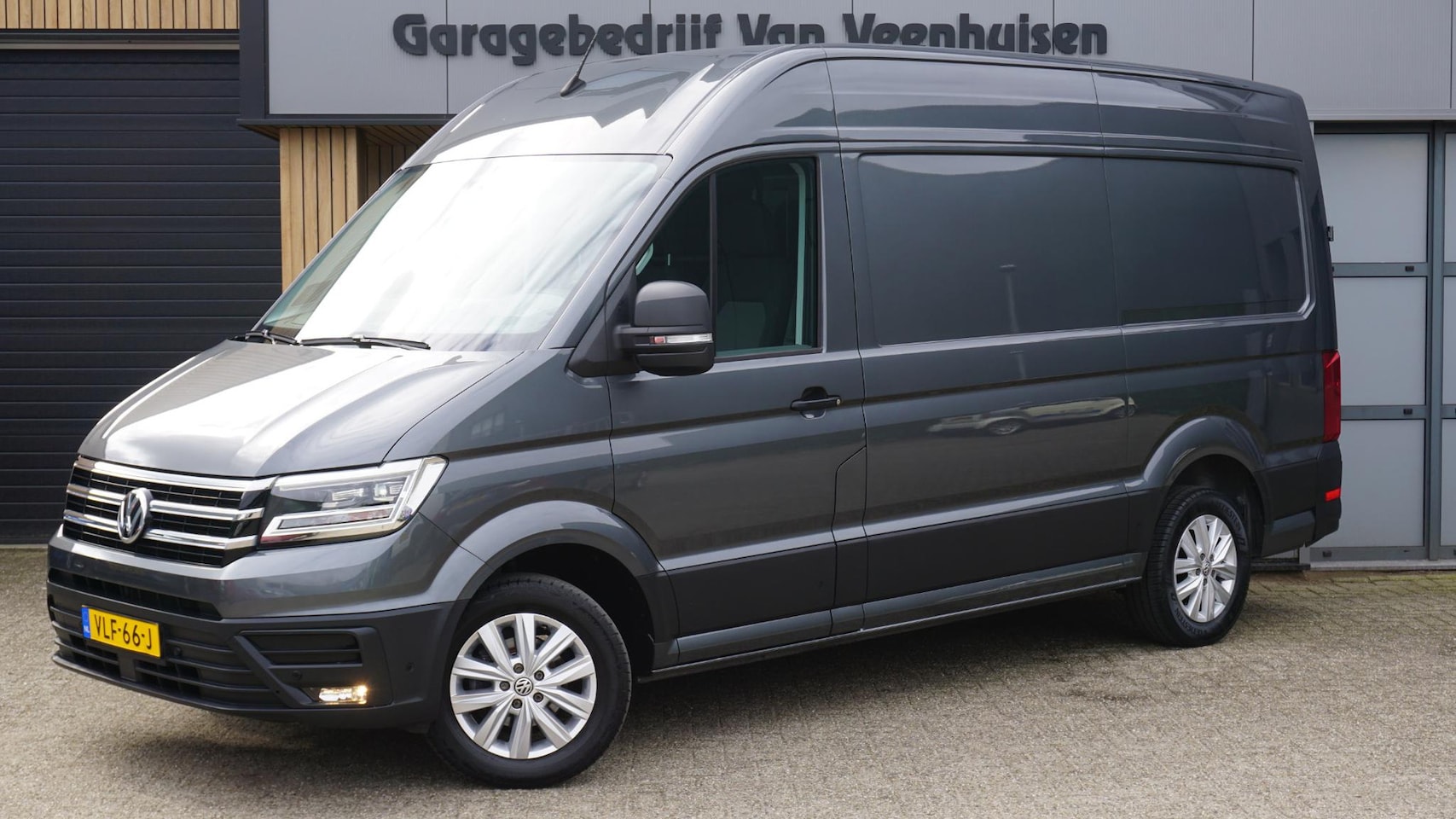 Volkswagen Crafter - 35 2.0 TDI 140pk DSG Highline 3-Zits L3H3 LED Geveerde Stoel 17inch LM Adaptive Cruise *NL - AutoWereld.nl