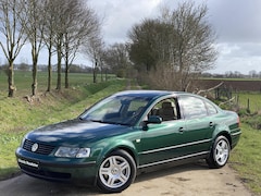 Volkswagen Passat - SEDAN 2.3 VR5, ZEER NETTE STAAT