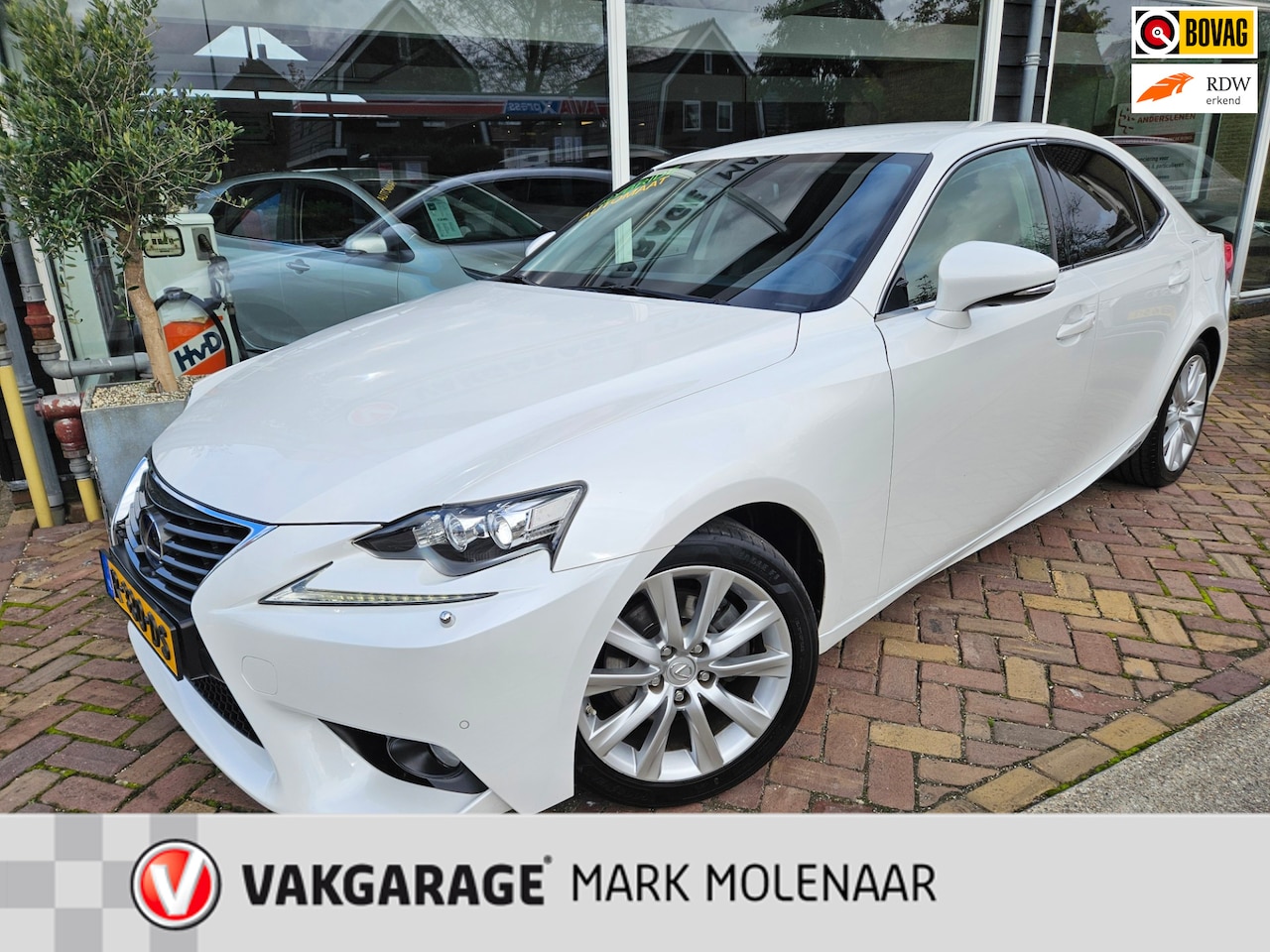 Lexus IS - 300h Luxury Sport Line,leder,memory stoelen,mooie auto - AutoWereld.nl