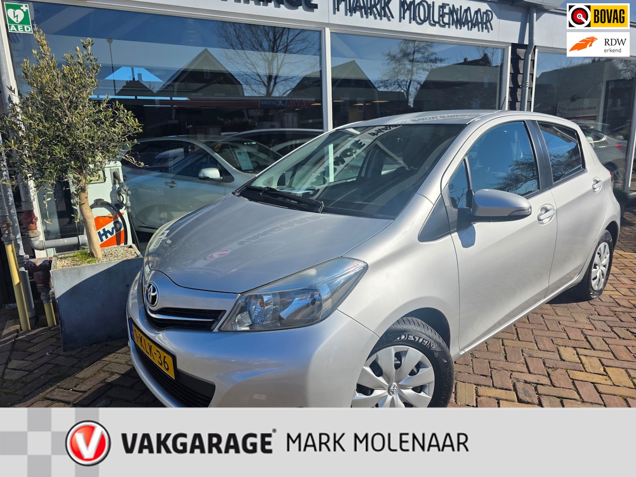Toyota Yaris - 1.0 VVT-i Aspiration 1.0 VVT-i Aspiration,camera,navi,bluetooth - AutoWereld.nl