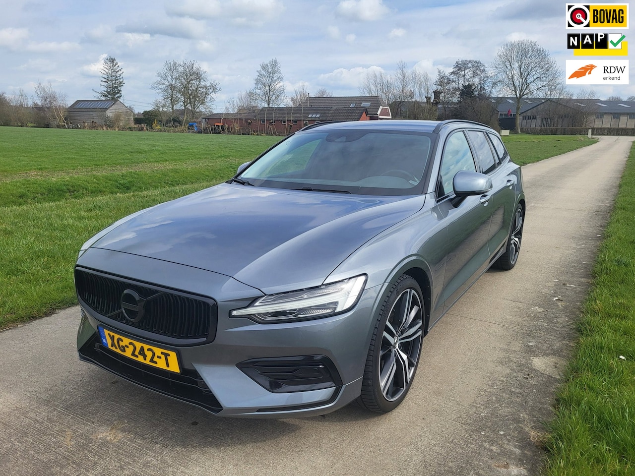 Volvo V60 - 2.0 T5 2019 Automaat 250PK electr trekhaak/achterklep camera - AutoWereld.nl