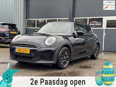 MINI Cooper - 1.5 Essential 19.466 km. Stijlvol en sportief, met luxe lederen bekleding, Apple CarPlay e