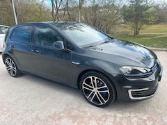 Volkswagen Golf - 1.4 TSI GTE Connected Series Full options