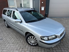 Volvo V70 - 2.4 / Leder / Airco / MF Stuur