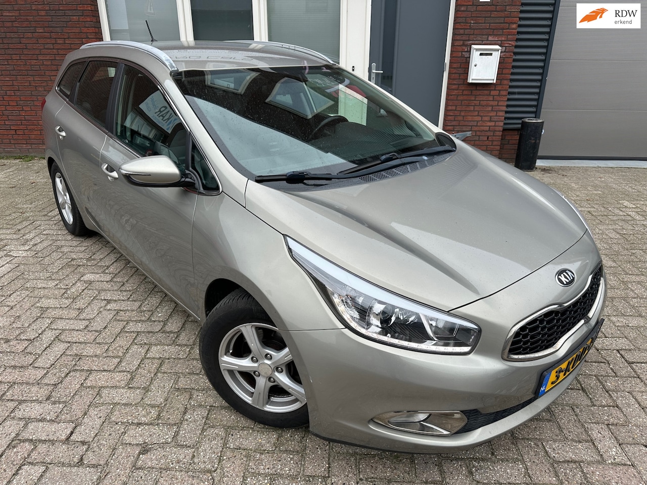 Kia Cee'd Sportswagon - 1.6 GDI Comfort Pack / Airco / Cruise / LED / NAP - AutoWereld.nl