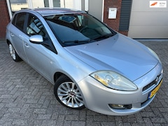 Fiat Bravo - 1.4 T-Jet Corporate / Clima / PDC / LM / NAP