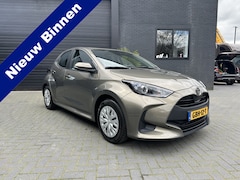 Toyota Yaris - 1.5 VVT-i Comfort 125PK Achteruitrijcamera, Airco NL-AUTO