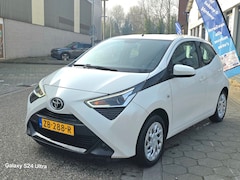 Toyota Aygo - 1.0 VVT-i x-play*1e eigenaar*dealer onderhoud*achteruit camera*cruis*rijd perfect*inruil m