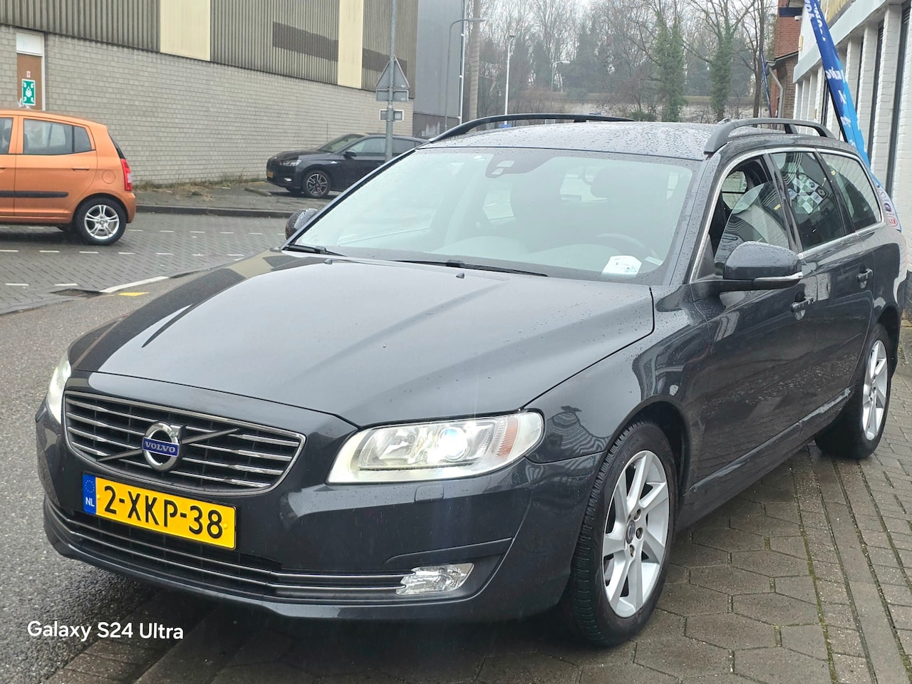 Volvo V70 - 1.6 T4 Momentum*automaat*nieuwe distributieriem waterpomp*dealer onderhoud*nieuwe apk*navi - AutoWereld.nl