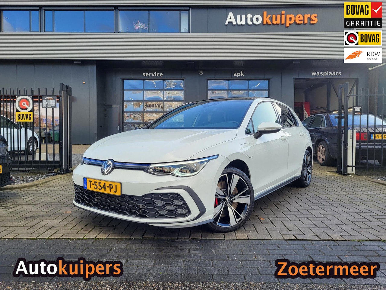 Volkswagen Golf - 1.4 eHybrid GTE | Met panoramadak, adaptive cruise, stoel- en stuurwielverwarming en virtu - AutoWereld.nl