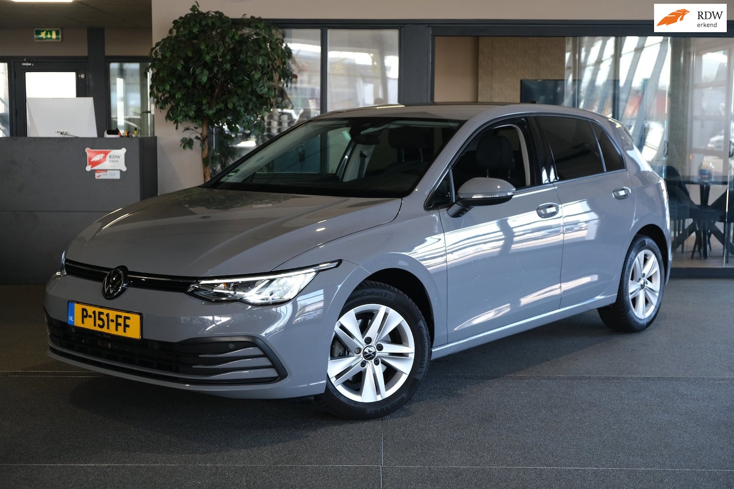Volkswagen Golf - 1.0 TSI Life Navi Led Acc Pdc Climate Camera - AutoWereld.nl