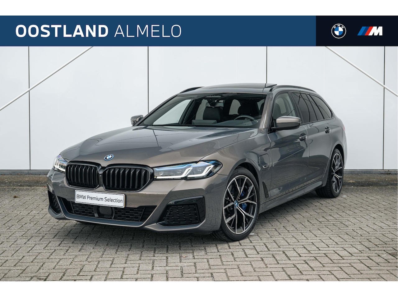 BMW 5-serie Touring - 530e High Executive M Sport Automaat / Panoramadak / Comfortstoelen / Comfort Access / Las - AutoWereld.nl