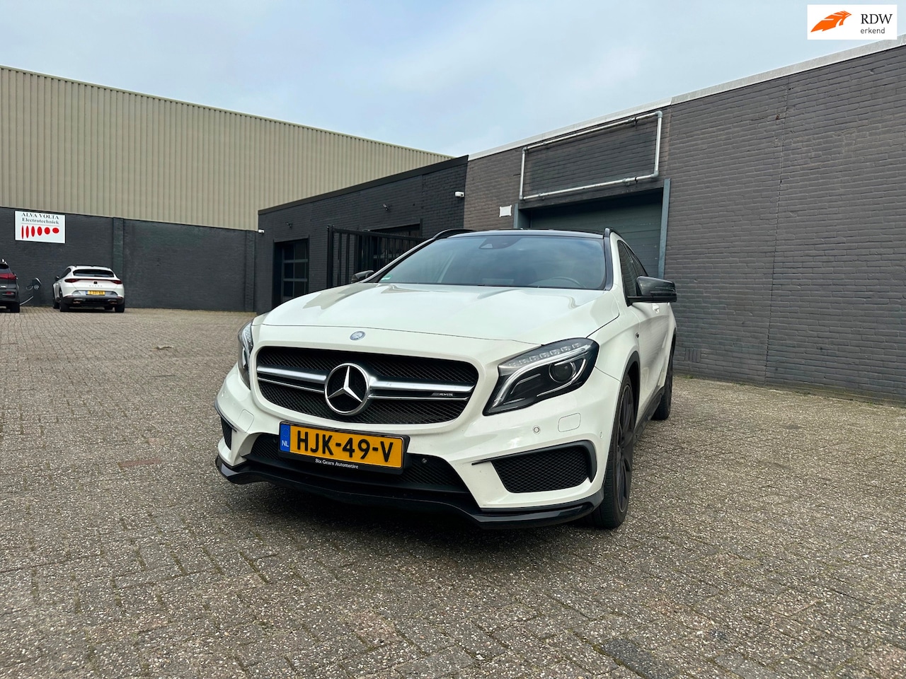 Mercedes-Benz GLA-Klasse - AMG 45 4MATIC Premium Clima Navi Pano Leer PDC Xenon. - AutoWereld.nl