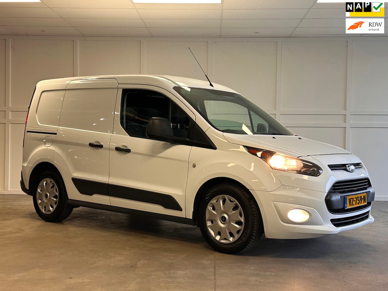 Ford Transit Connect - 1.5 TDCI / 2016 / Airco / 3 Persoons / Nieuwe APK - AutoWereld.nl
