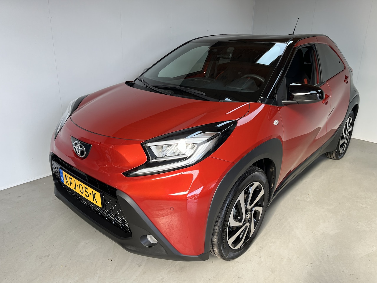 Toyota Aygo X - 1.0 VVT-i MT Premium Apple Carplay Stoelverwarming Camera - AutoWereld.nl