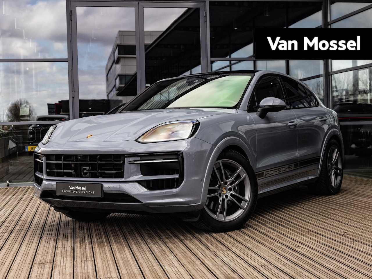 Porsche Cayenne Coupé - 3.0 E-Hybrid | SPORTDESIGN | SPORTCHRONO | SPORTEINDPIJPEN | PASM LUCHTVERING | BOSE | PAN - AutoWereld.nl