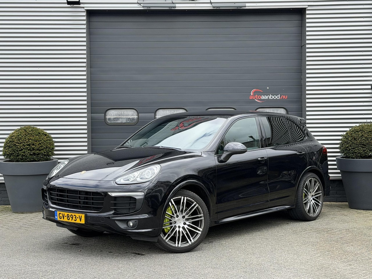 Porsche Cayenne - 3.0 S E-Hybrid Sport Chrono | Camera | Luchtvering | Stoelverwarming | Navigatie | Privacy - AutoWereld.nl