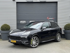 Porsche Cayenne - 3.0 S E-Hybrid Sport Chrono | Camera | Luchtvering | Stoelverwarming | Navigatie | Privacy